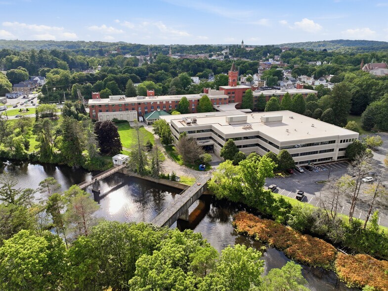 More Photos Of 14 Mechanic St, Southbridge Hotel For Sale