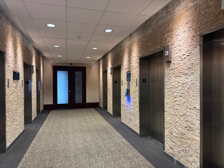 More Photos Of 20 S Charles St, Baltimore Office For Sale