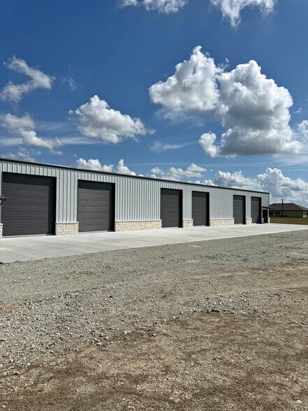 More Photos Of 12425 Airport Rd, Hearne Unknown For Lease