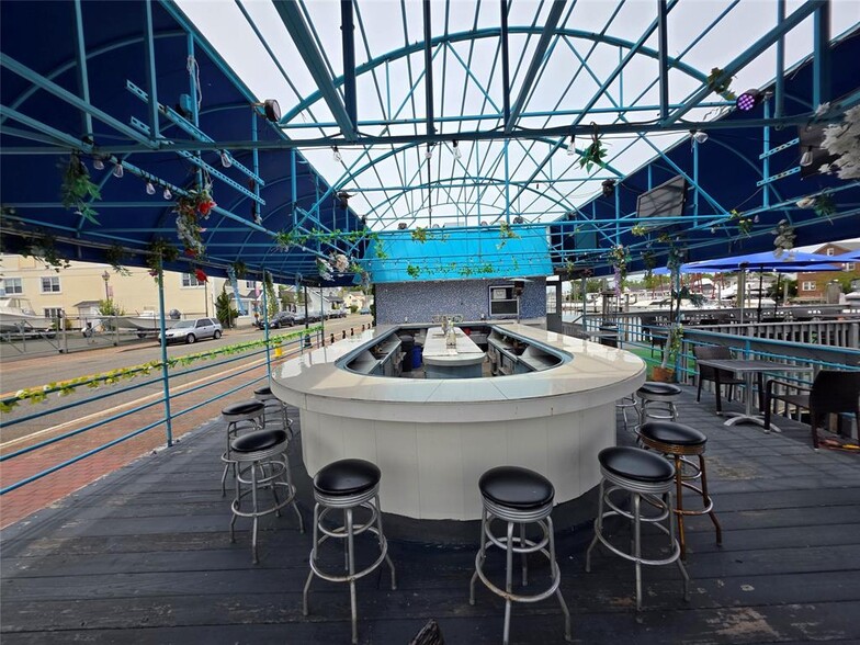 More Photos Of 103 Woodcleft Ave, Freeport Restaurant For Sale