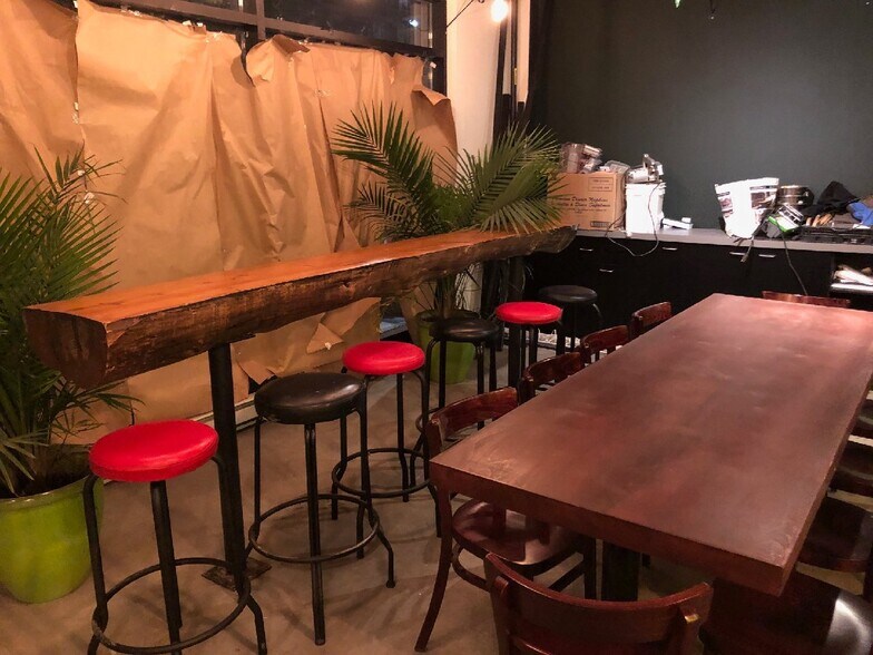 More Photos Of 5329 Av Du Parc, Montréal Storefront Retail Residential For Sale