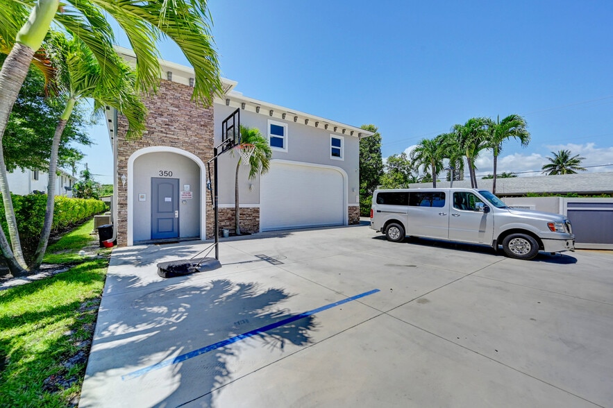 Primary Photo Of 350 W Pine St, Lantana Dormitory For Sale