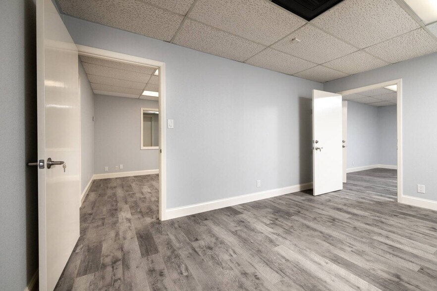 More Photos Of 2401 Garden Park Ct, Arlington Office Residential For Lease