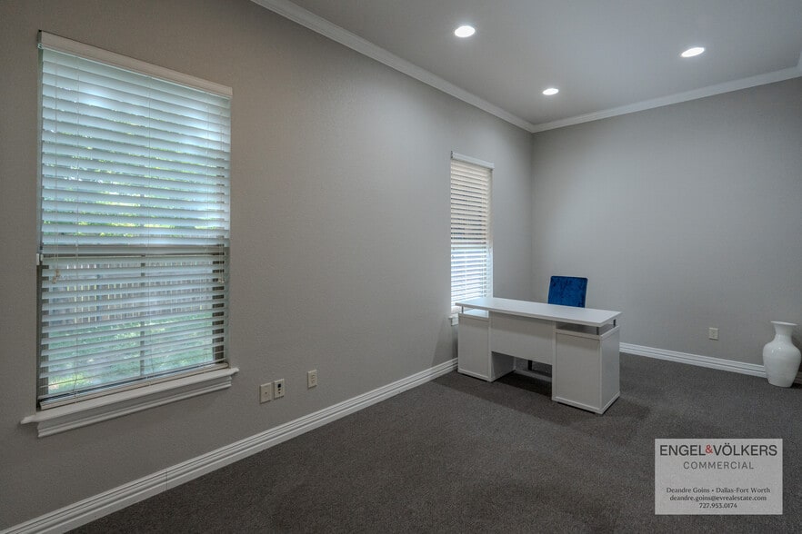 More Photos Of 4204 SW Green Oaks Blvd, Arlington Business Park For Sale