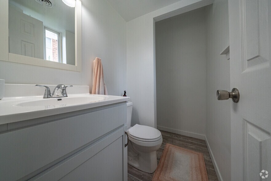 More Photos Of 902 N Charles St, Macomb Apartments For Sale