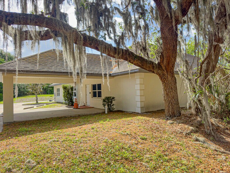 More Photos Of 4300 Garden St, Titusville Medical For Sale
