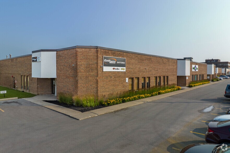 More Photos Of 1375 Aimco Blvd, Mississauga Warehouse For Lease