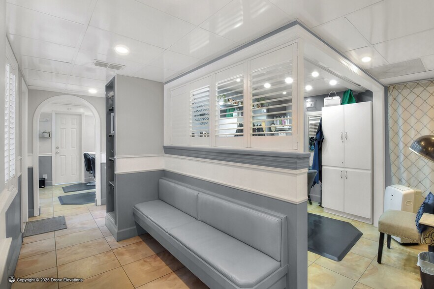 More Photos Of 146 W Robertson St, Brandon Storefront For Sale