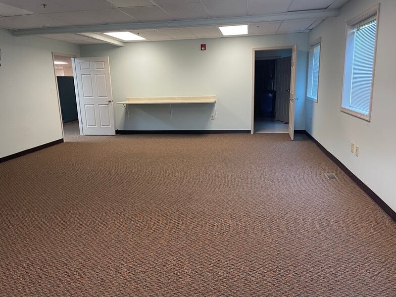 More Photos Of 130 E Burr Blvd, Kearneysville Office For Lease