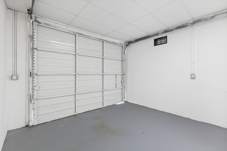 More Photos Of 7604 Broadway Ave, Tampa Freestanding For Lease