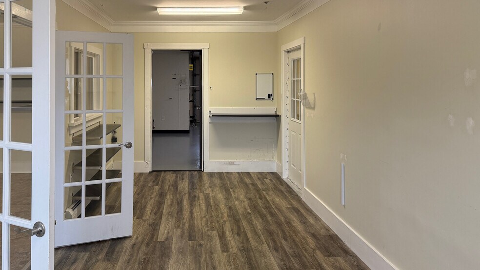 More Photos Of 376 Rt-130, Sandwich Flex For Lease