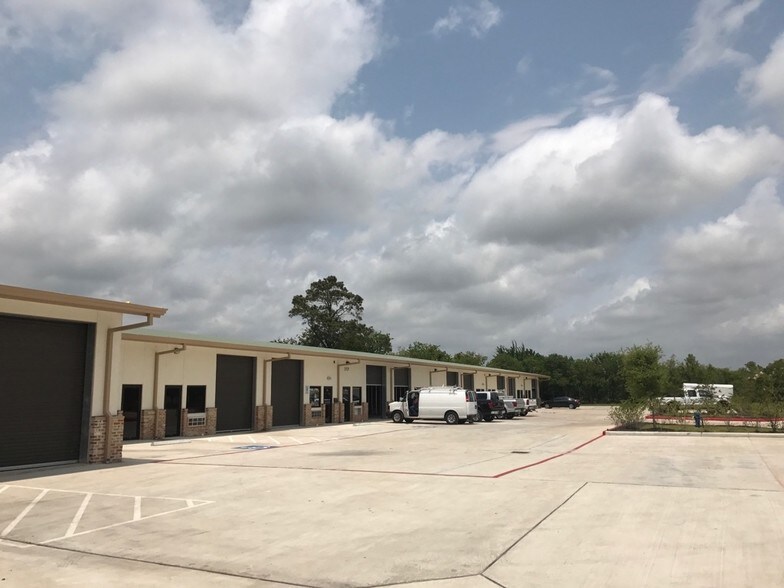 More Photos Of 5929 Bardet St, Pearland Warehouse For Lease