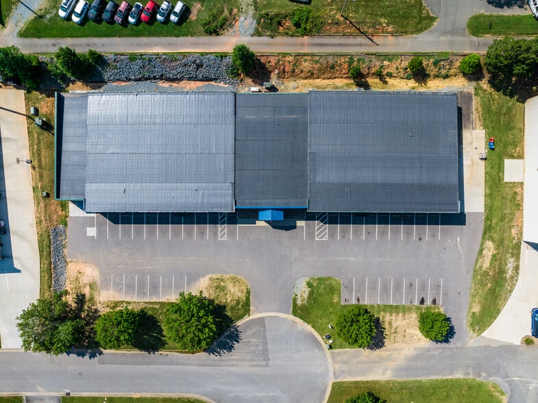 More Photos Of 2613-2617 Executive Point Dr, Monroe Showroom For Lease