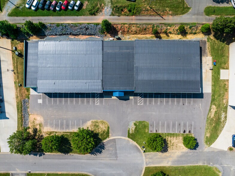 More Photos Of 2617 Executive Point Dr, Monroe Light Manufacturing For Sale