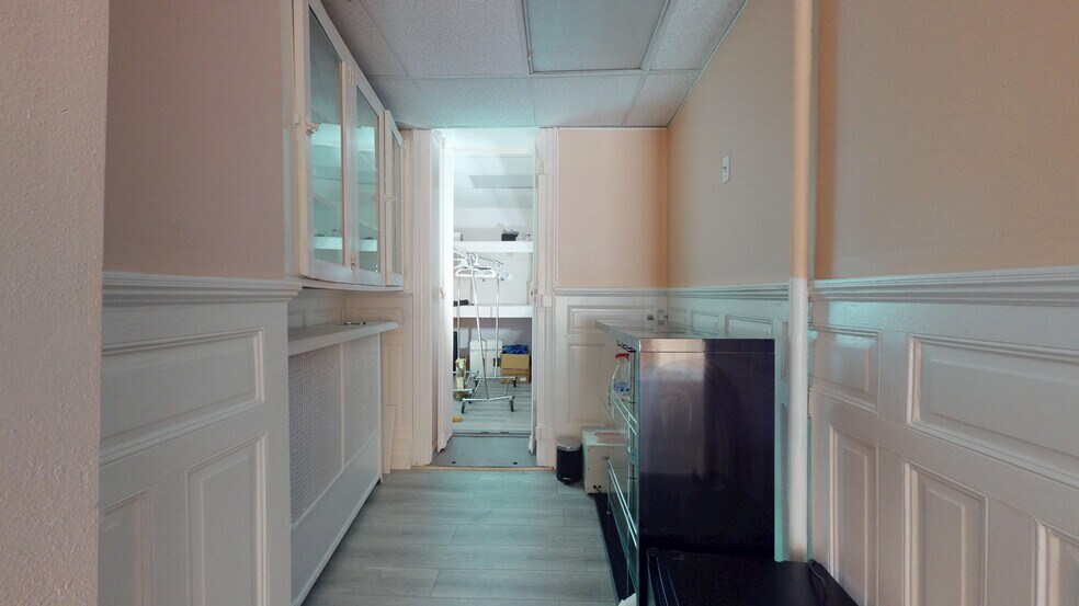 More Photos Of 42 W Main St, Riverhead Storefront Retail Office For Lease