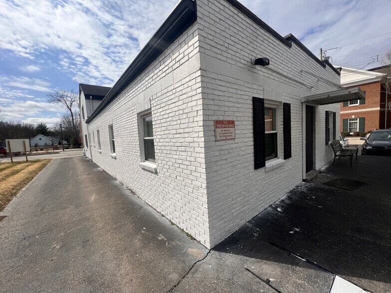 More Photos Of 322 E Main St, Batavia Office For Sale