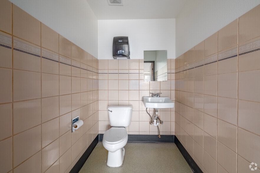 More Photos Of 3955 E Speedway Blvd, Tucson Unknown For Lease