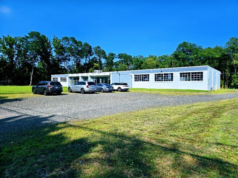 Primary Photo Of 341 Fairfield Rd, Freehold Warehouse For Lease