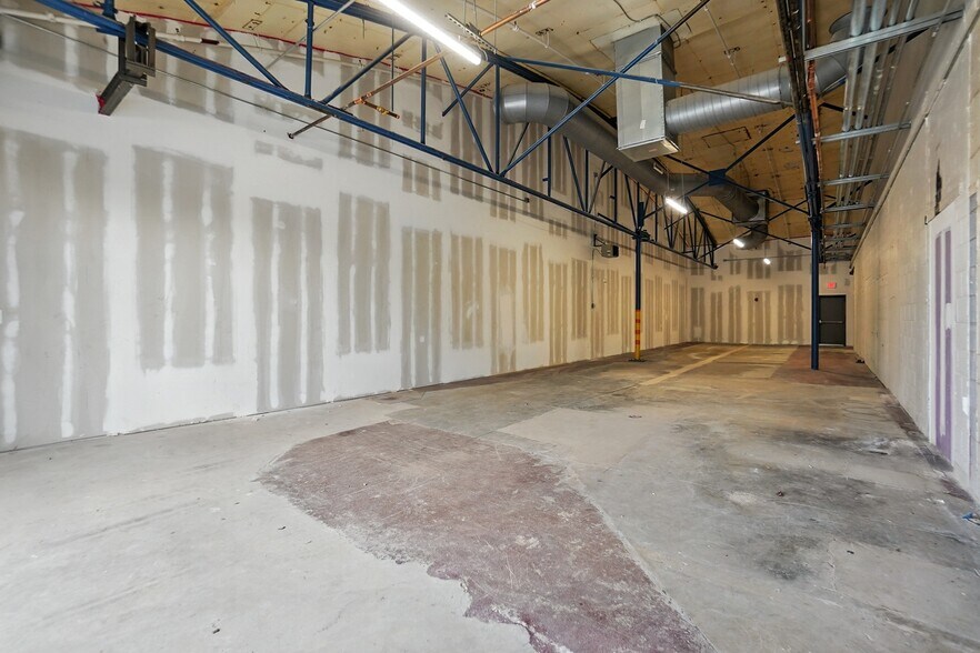 More Photos Of 933 Louise Ave, Charlotte Storefront For Lease