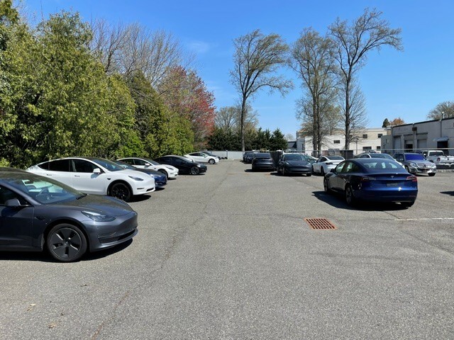 More Photos Of 52 Commerce St, Springfield Flex For Lease