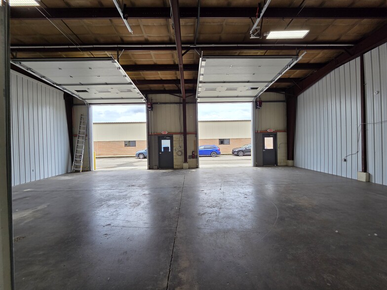 More Photos Of 399 S 22nd St, Heath Flex For Lease