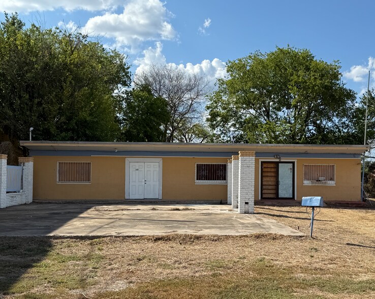 More Photos Of 6545 Historic Old US 90 Hwy, San Antonio Flex For Lease
