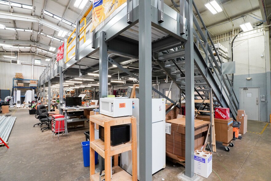 More Photos Of 4585 Cornell Rd, Blue Ash Manufacturing For Lease