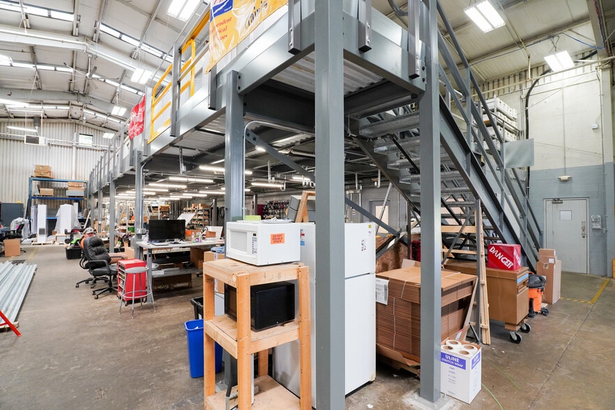 More Photos Of 4585 Cornell Rd, Blue Ash Manufacturing For Sale