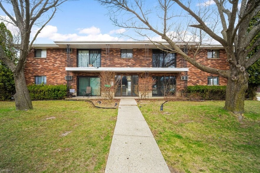 More Photos Of 9015 N 96th St, Milwaukee Apartments For Sale