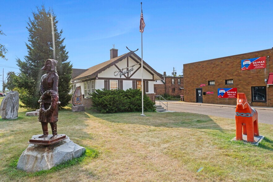 More Photos Of 118 Railroad Ave NE, Mora General Retail For Sale