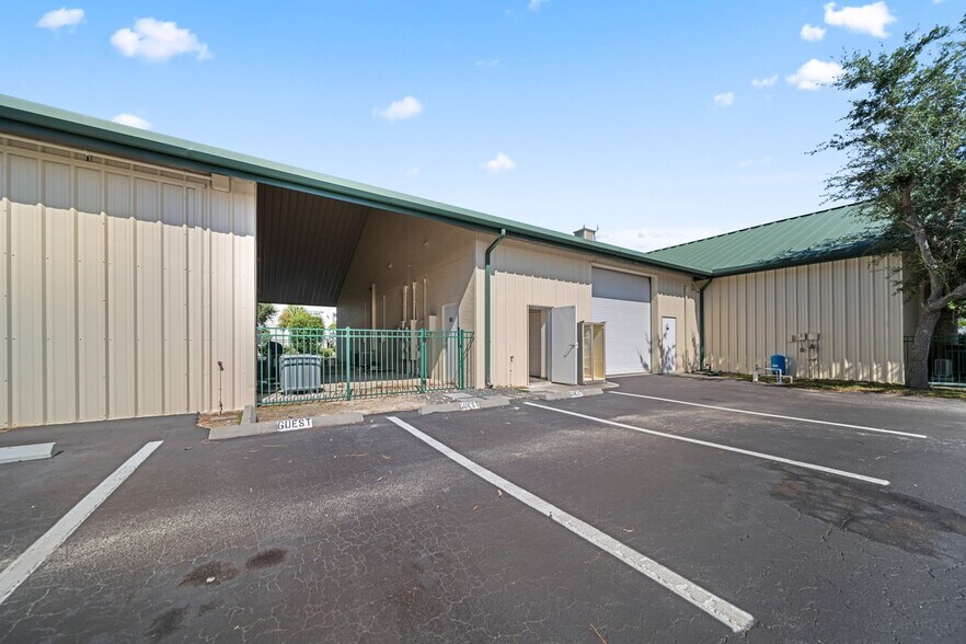More Photos Of 13861 Plantation Rd, Fort Myers Office For Sale