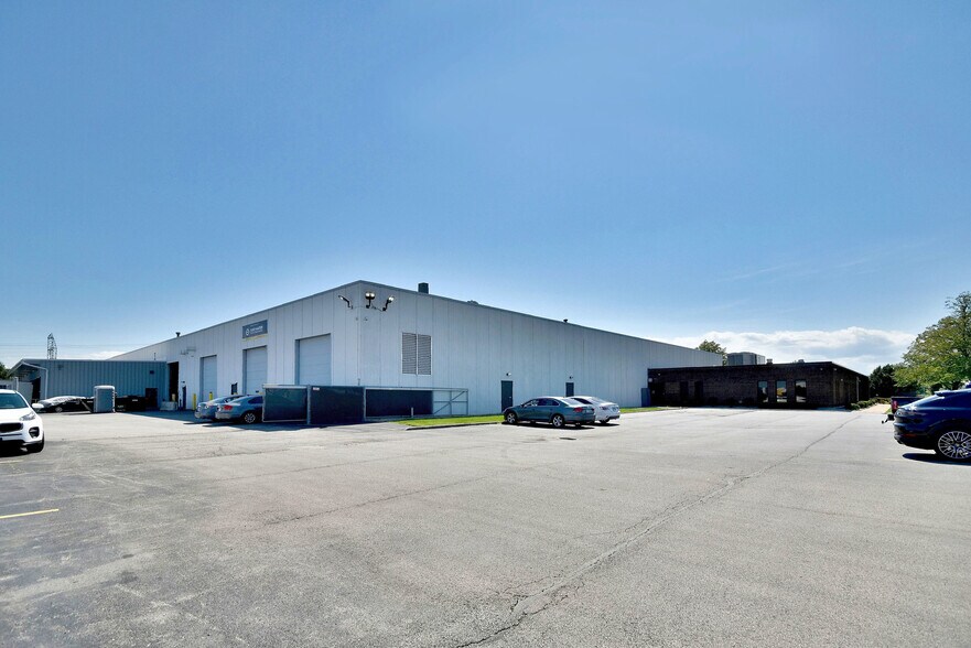 More Photos Of 6363 W 73rd St, Bedford Park Manufacturing For Lease
