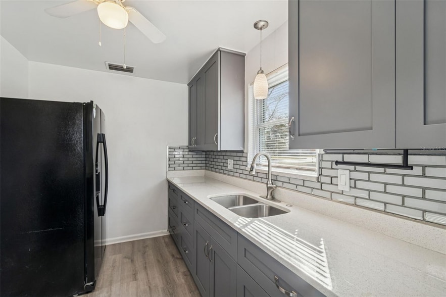 More Photos Of 2900 49th St N, Saint Petersburg Specialty For Sale