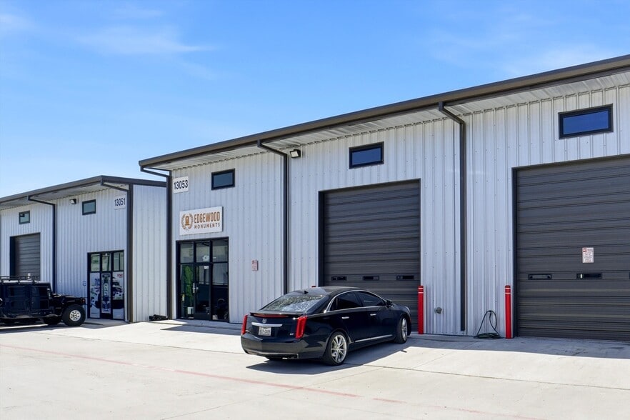 More Photos Of 13053 Harmon Rd, Fort Worth Warehouse For Sale