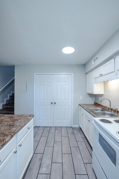 More Photos Of 961 Old Hickory Blvd, Jackson Apartments For Sale