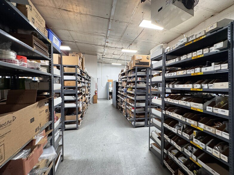 More Photos Of 7765 Lakeport Rd, Chittenango Warehouse For Lease