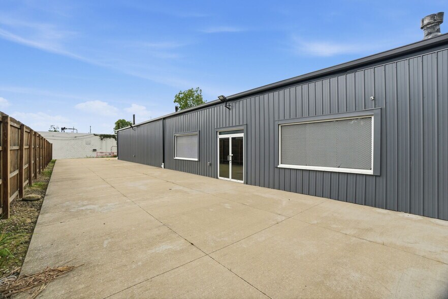More Photos Of 16821 Park Circle Dr, Chagrin Falls Office For Sale