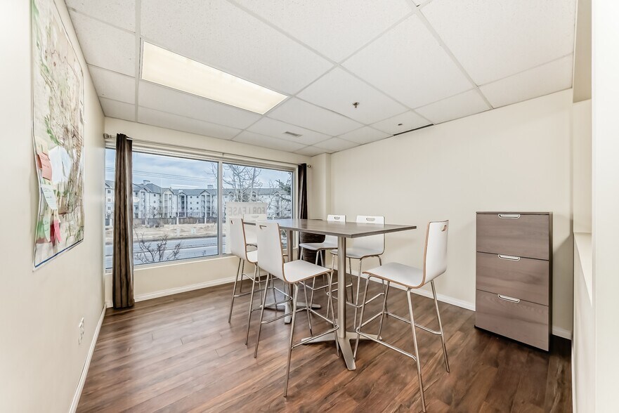 More Photos Of 1803 60th St SE, Calgary Mixed Retail For Sale