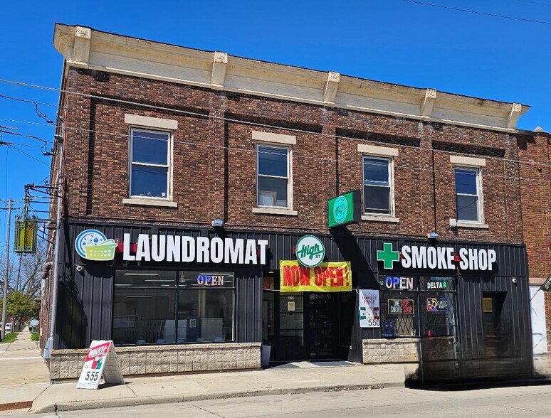 Primary Photo Of 632 High St, Racine Storefront Retail Residential For Sale