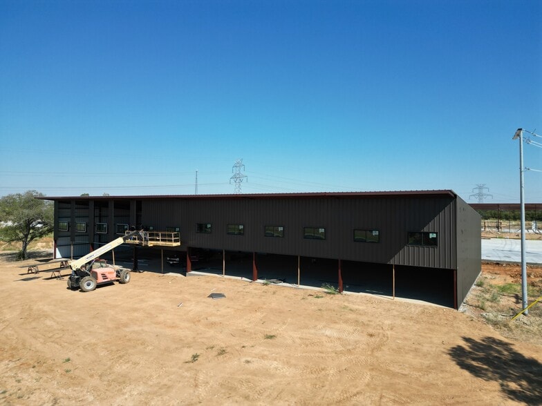 More Photos Of 450 Hwy 290 E, Elgin Light Distribution For Lease