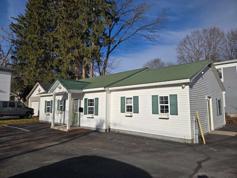 Primary Photo Of 44 Oxford Rd, New Hartford Office For Lease