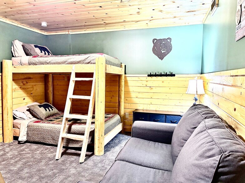 More Photos Of 1665 Whisper Ridge Rd, Ashton Hotel For Sale