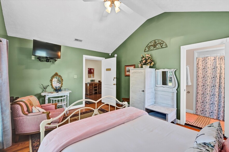 More Photos Of 110 Holy Cross Rd, Loretto Hospitality For Sale