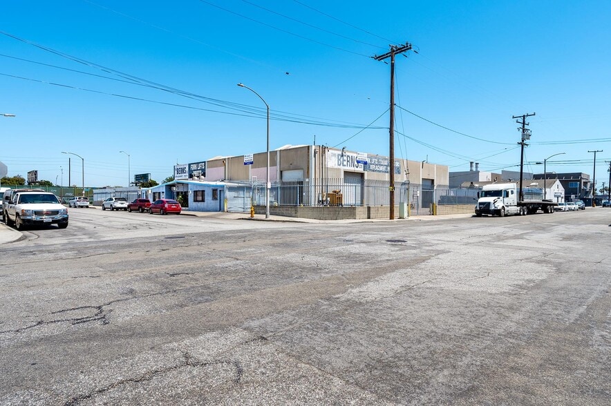 More Photos Of 1240-1250 W 17th St, Long Beach Service For Lease