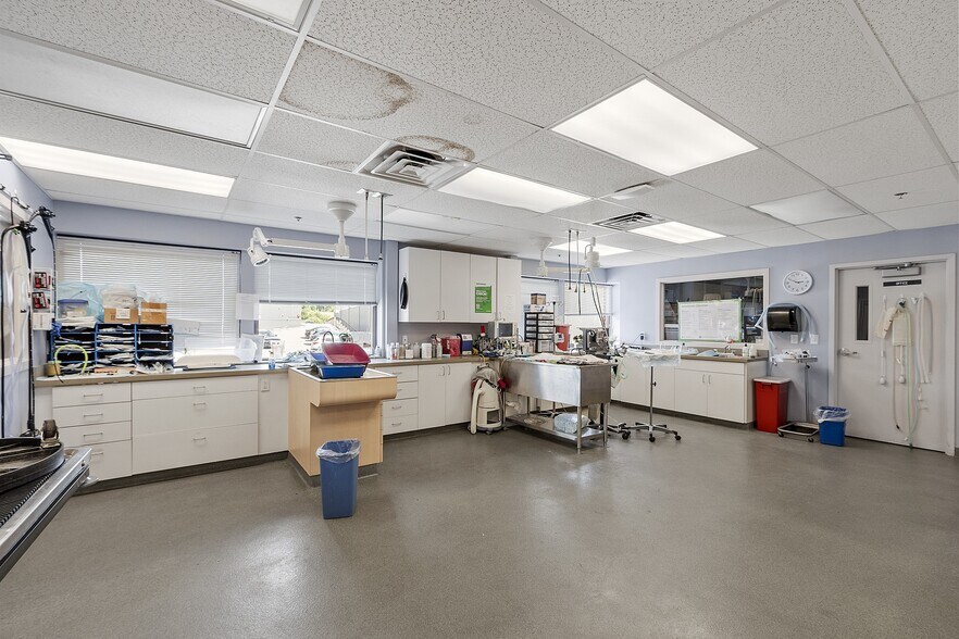 More Photos Of 180 Bear Hill Rd, Waltham Medical For Sale