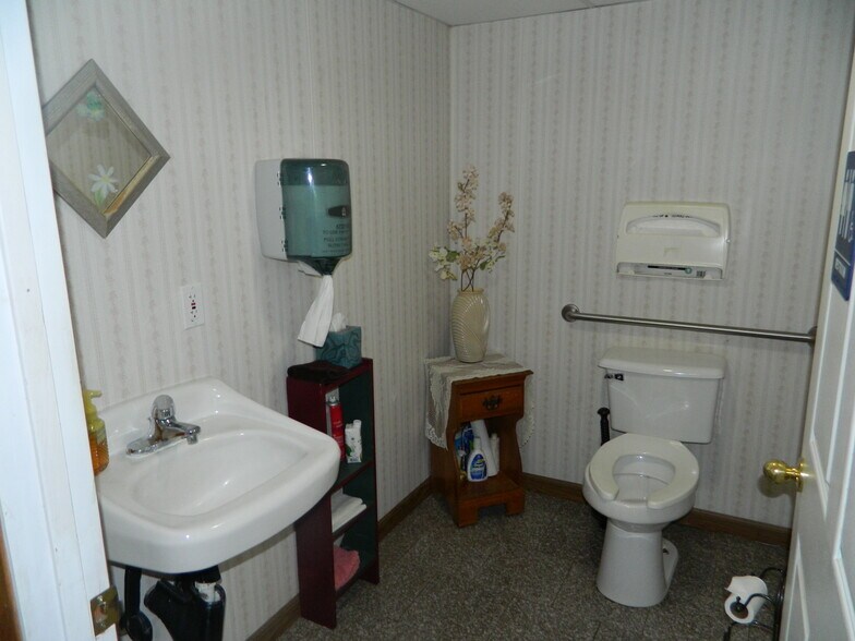 More Photos Of 2345 Biehn St, Klamath Falls Healthcare For Sale