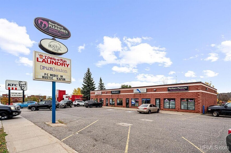 Primary Photo Of 1021 W Washington St, Marquette Flex For Sale