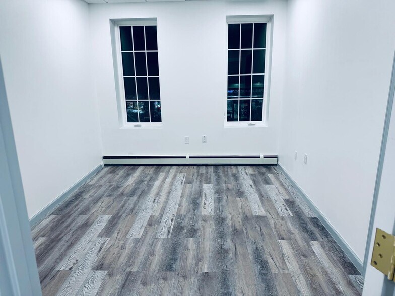 More Photos Of 4133 White Plains, Bronx Storefront Retail Office For Lease