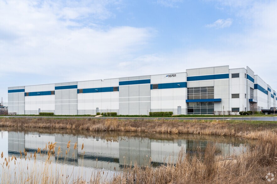 More Photos Of 10701 Franklin Ave, Franklin Park Warehouse For Lease