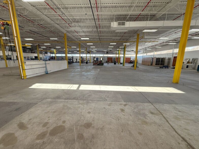 More Photos Of 856 N Main Street Ext, Wallingford Manufacturing For Sale